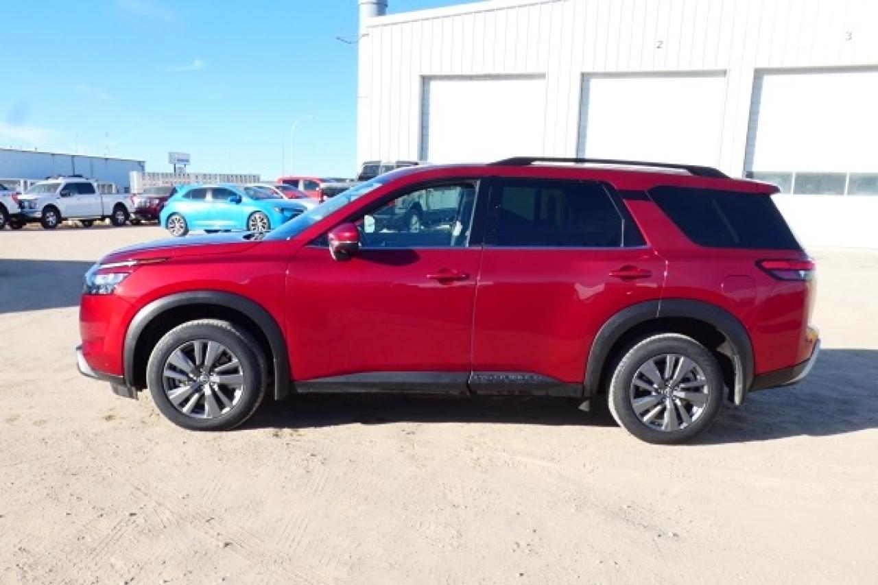 2024 Nissan Pathfinder SV 4WD w/Htd cloth, pano S/R, BUC - Photo #1