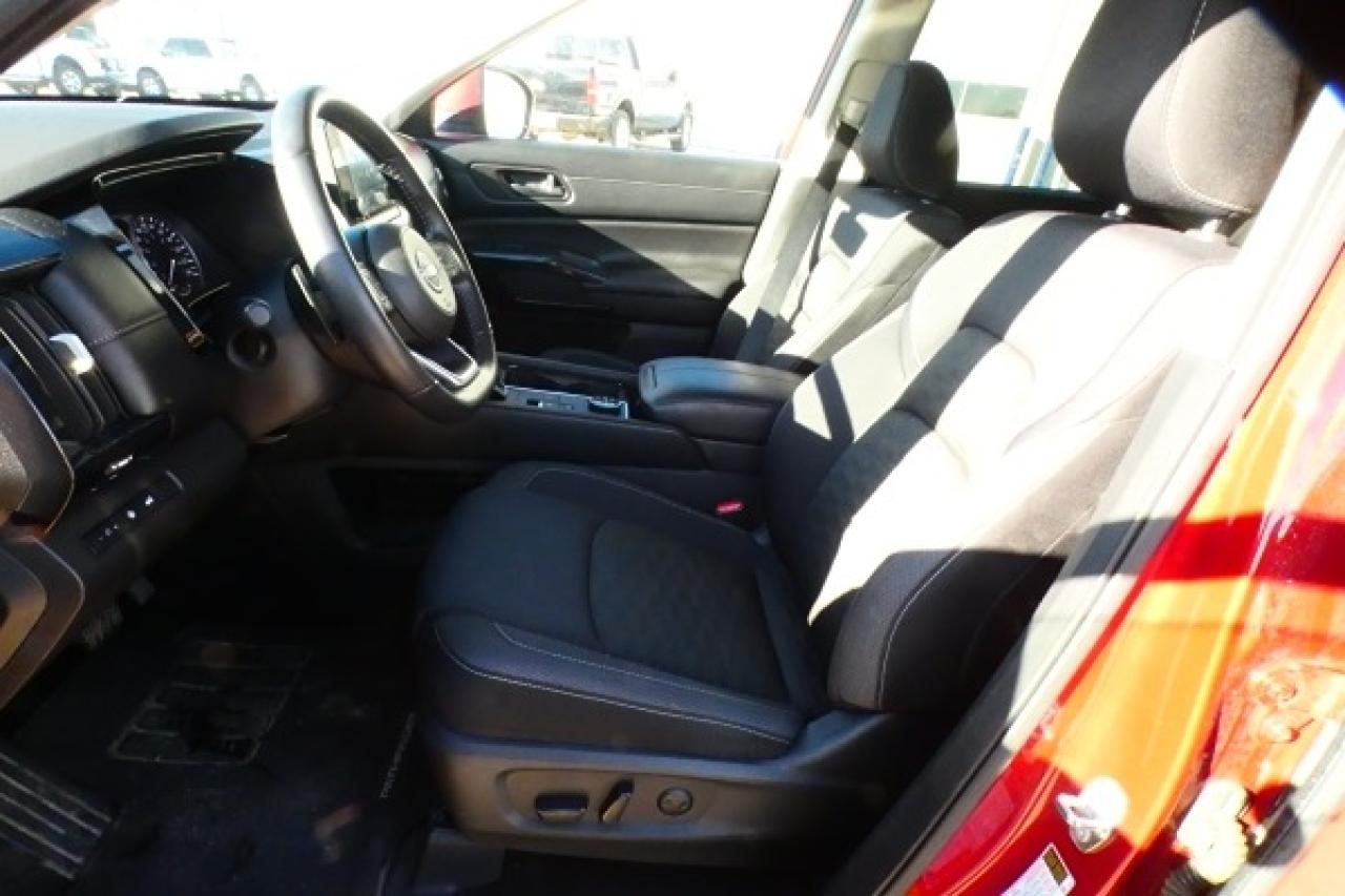 2024 Nissan Pathfinder SV 4WD w/Htd cloth, pano S/R, BUC - Photo #11