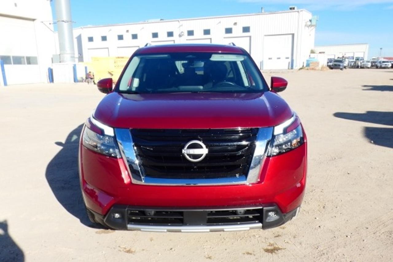 2024 Nissan Pathfinder SV 4WD w/Htd cloth, pano S/R, BUC - Photo #3
