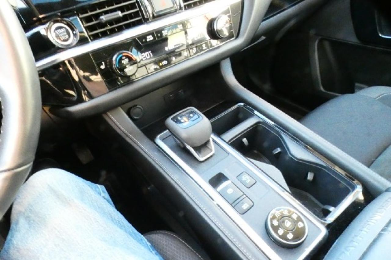 2024 Nissan Pathfinder SV 4WD w/Htd cloth, pano S/R, BUC - Photo #16