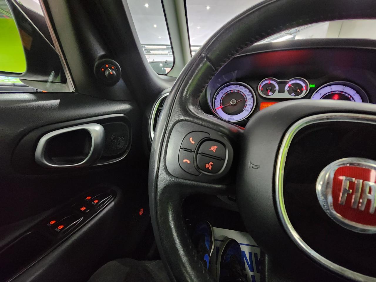 2014 Fiat 500L Lounge Sunroof Leather Rear Cam Heated Seats - Photo #37