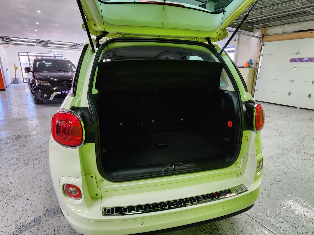 2014 Fiat 500L Lounge Sunroof Leather Rear Cam Heated Seats - Photo #16