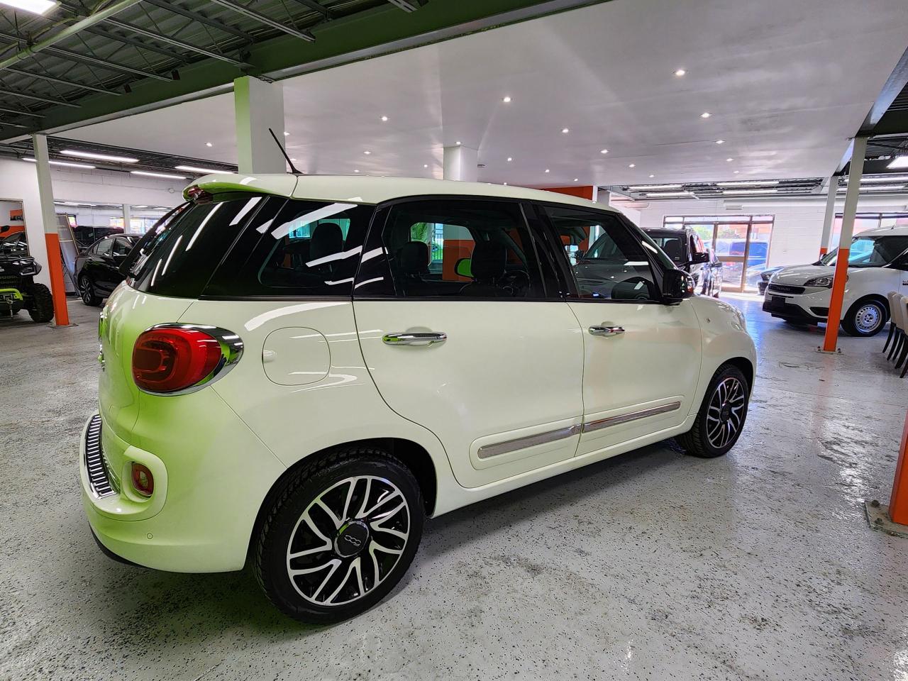 2014 Fiat 500L Lounge Sunroof Leather Rear Cam Heated Seats - Photo #9
