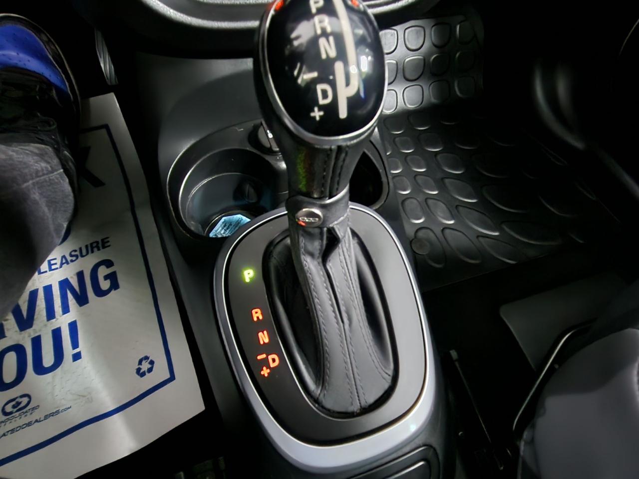 2014 Fiat 500L Lounge Sunroof Leather Rear Cam Heated Seats - Photo #32