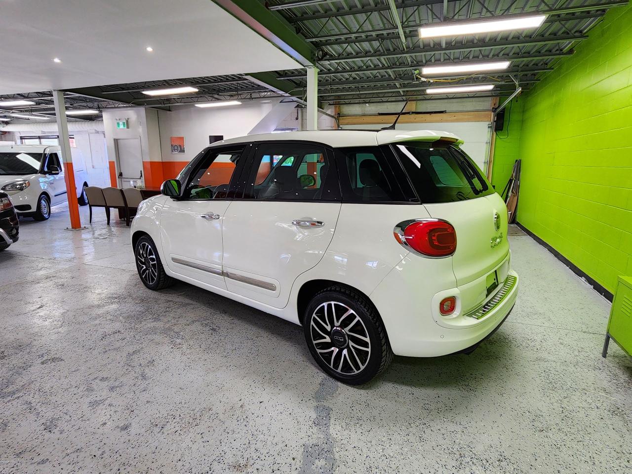 2014 Fiat 500L Lounge Sunroof Leather Rear Cam Heated Seats - Photo #13