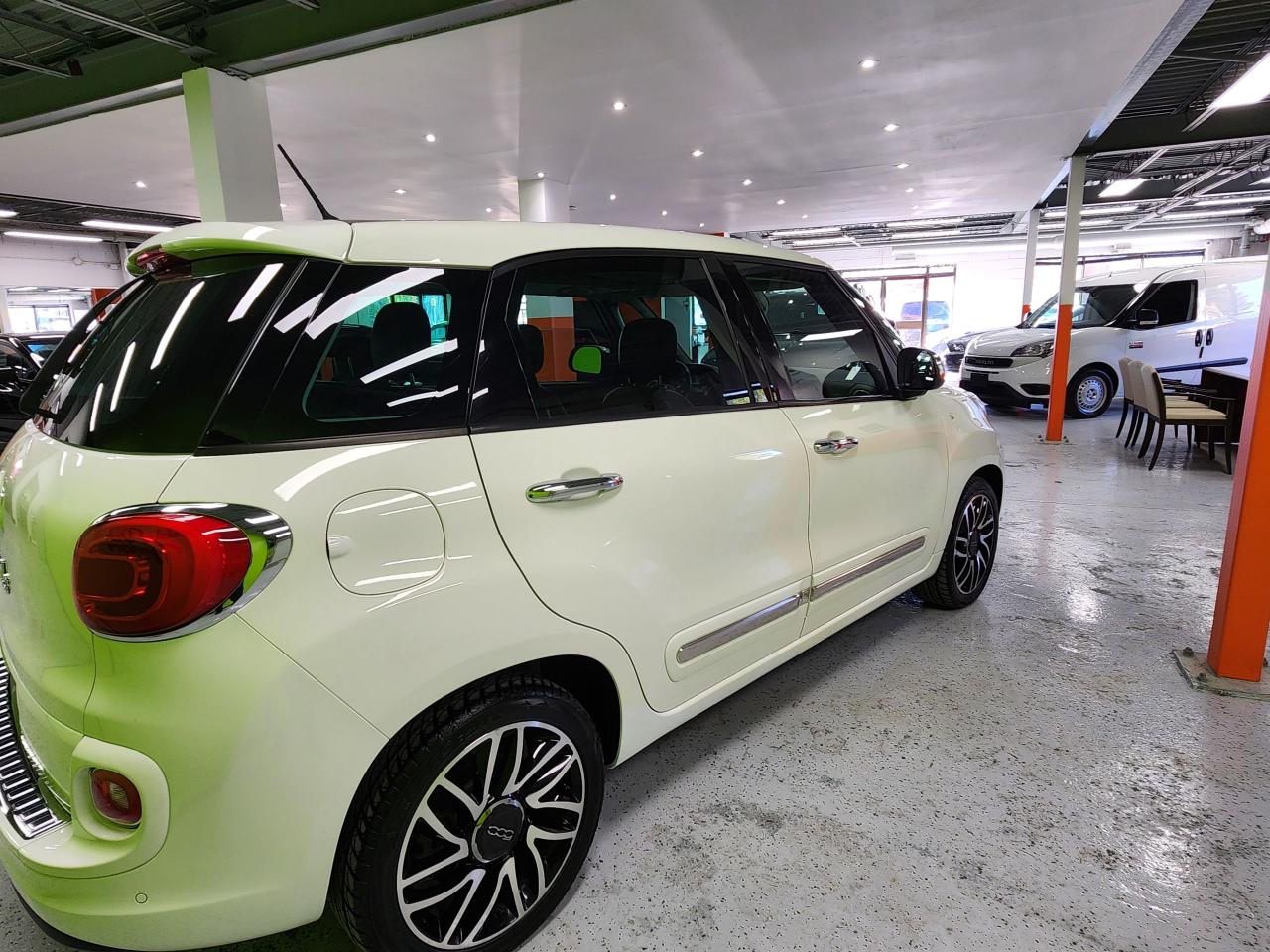 2014 Fiat 500L Lounge Sunroof Leather Rear Cam Heated Seats - Photo #10