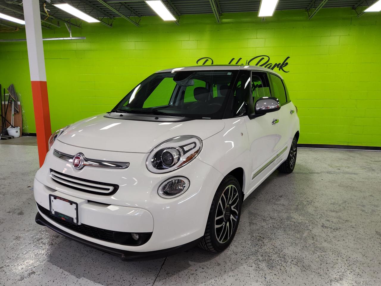 2014 Fiat 500L Lounge Sunroof Leather Rear Cam Heated Seats Photo3