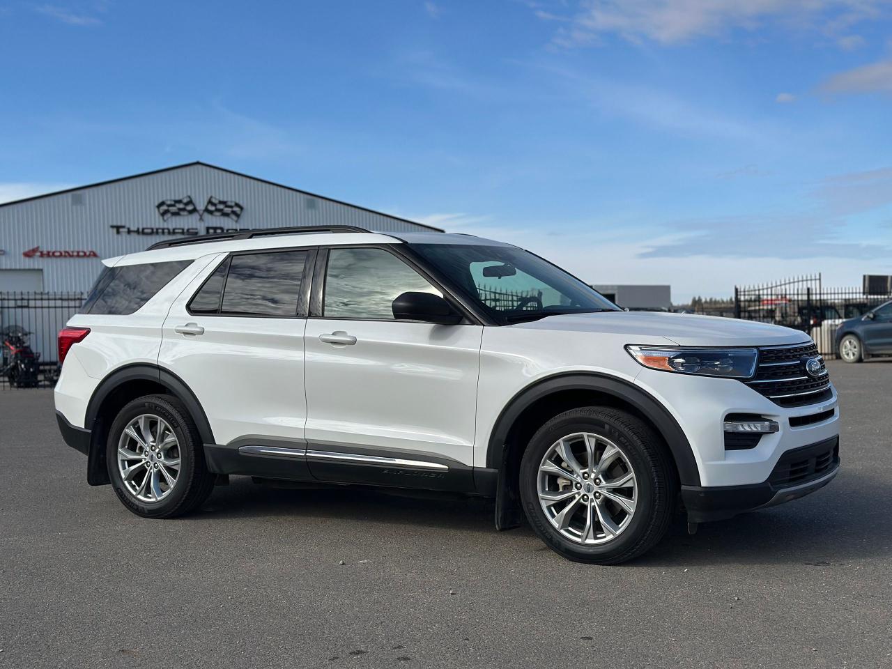 2021 Ford Explorer XLT 4WD Photo2