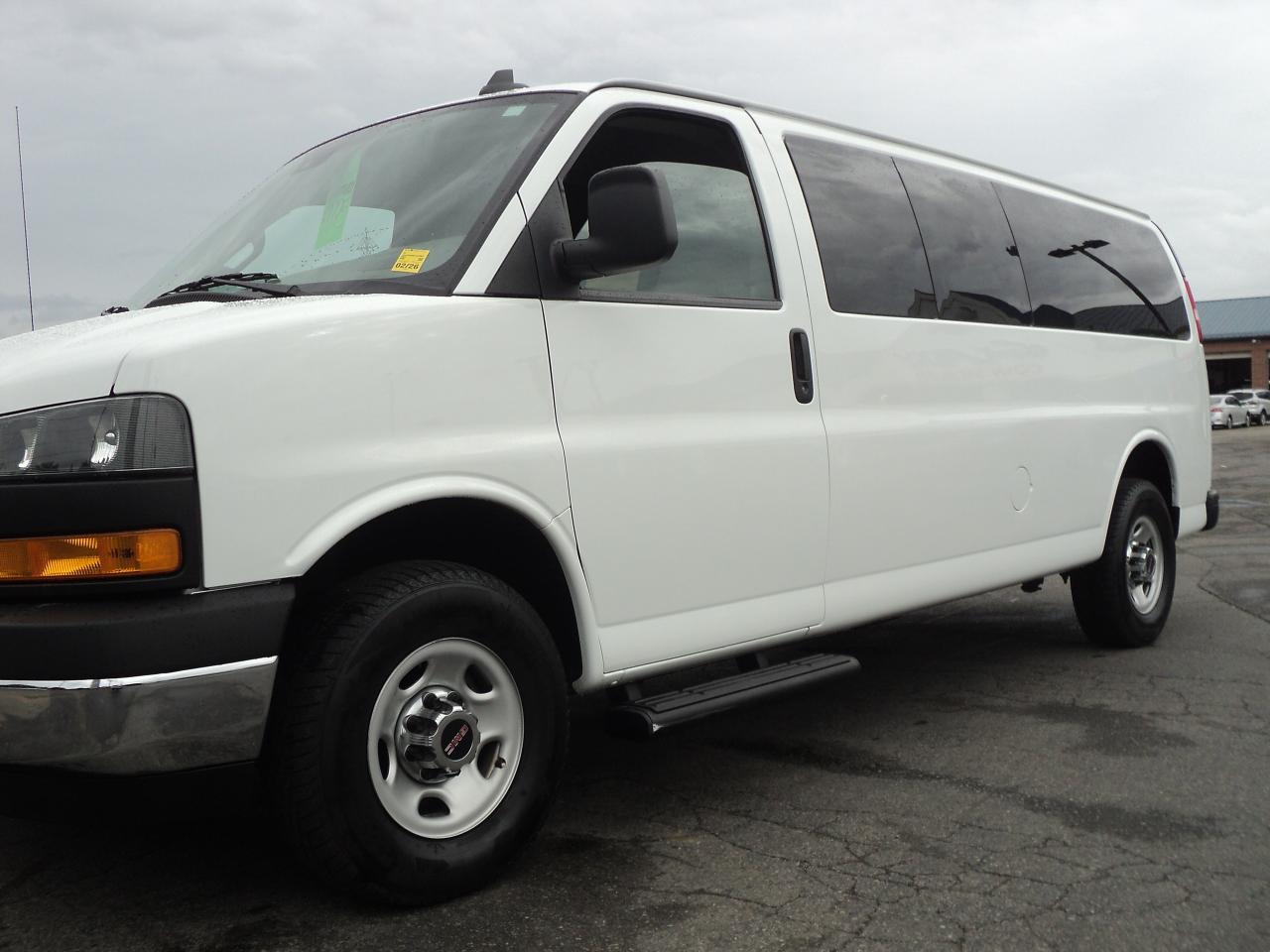 2023 GMC Savana LT 3500 RWD 4.3L6cyl 15Passenger 155"WB BackUpCam - Photo #22