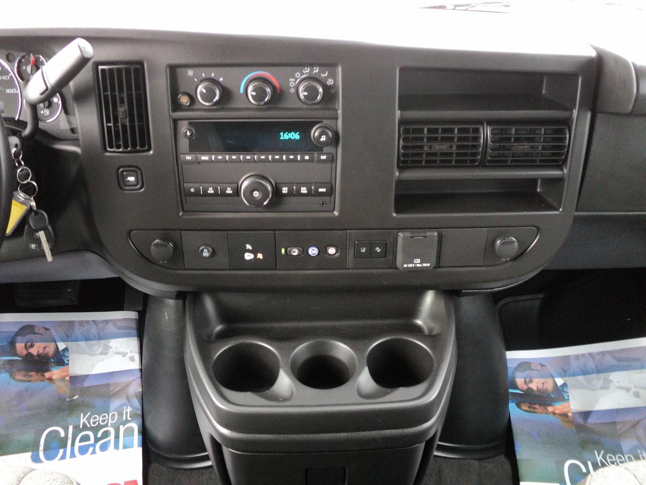 2023 GMC Savana LT 3500 RWD 4.3L6cyl 15Passenger 155"WB BackUpCam - Photo #13