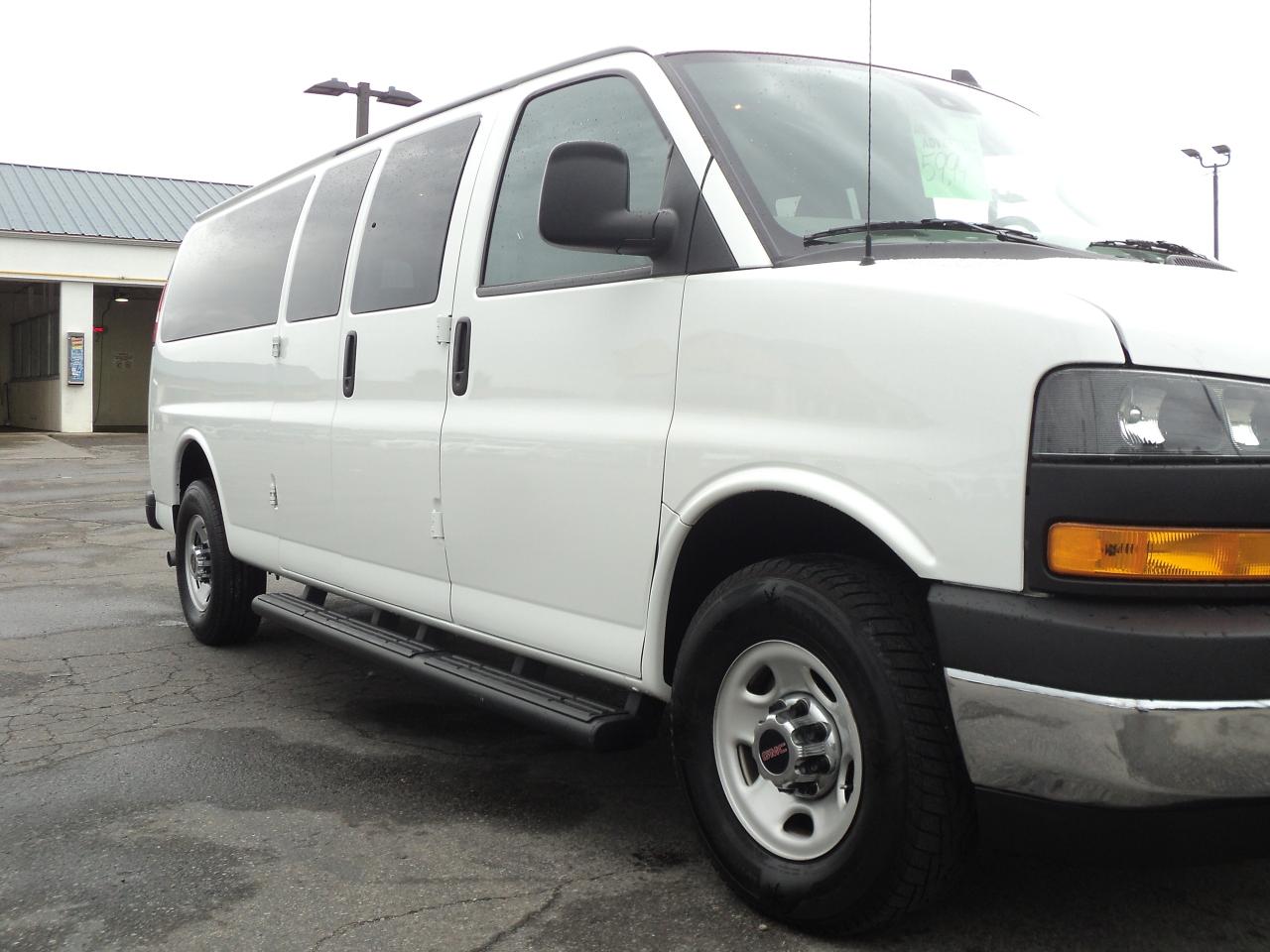2023 GMC Savana LT 3500 RWD 4.3L6cyl 15Passenger 155"WB BackUpCam - Photo #21