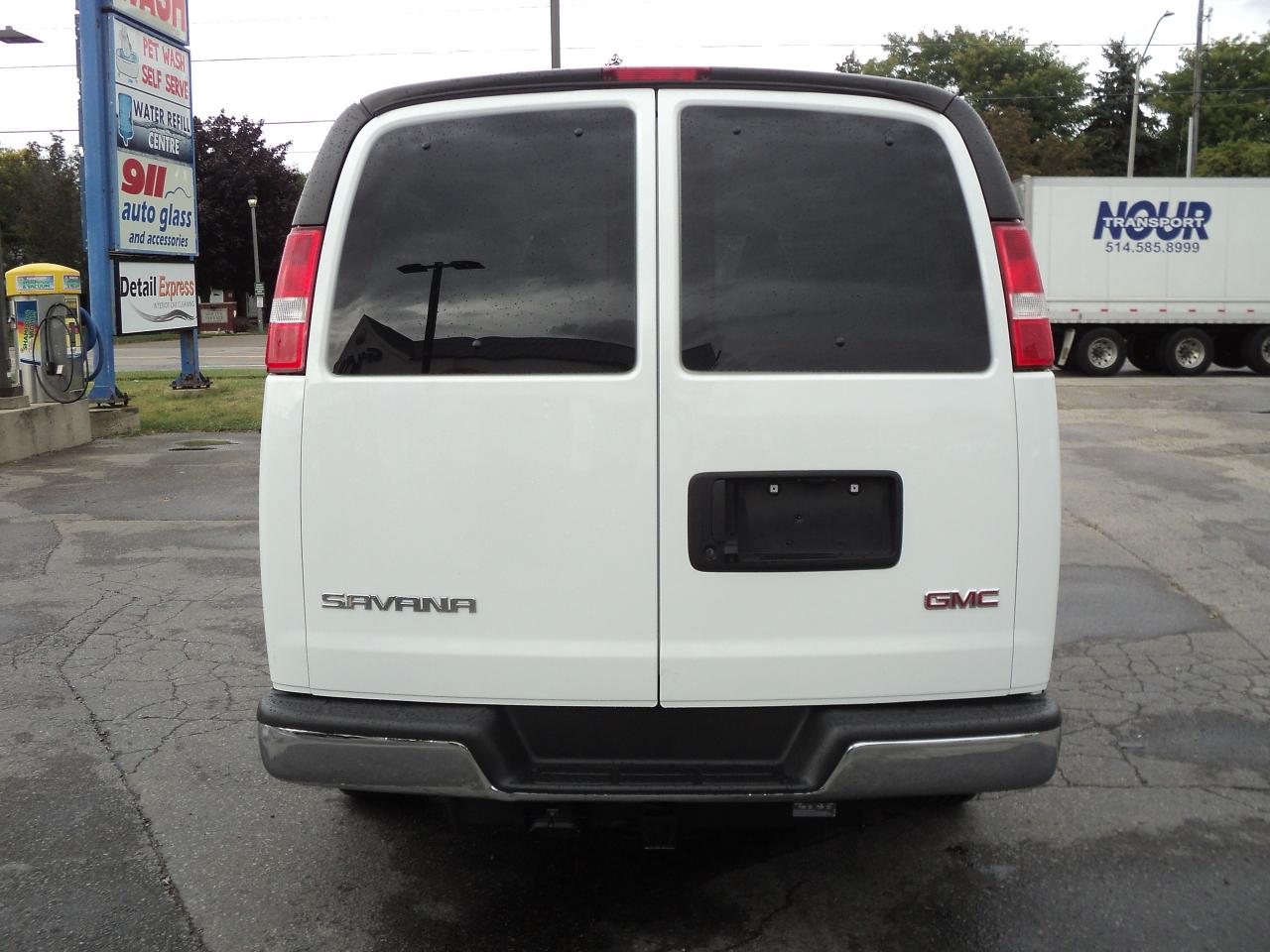 2023 GMC Savana LT 3500 RWD 4.3L6cyl 15Passenger 155"WB BackUpCam - Photo #7