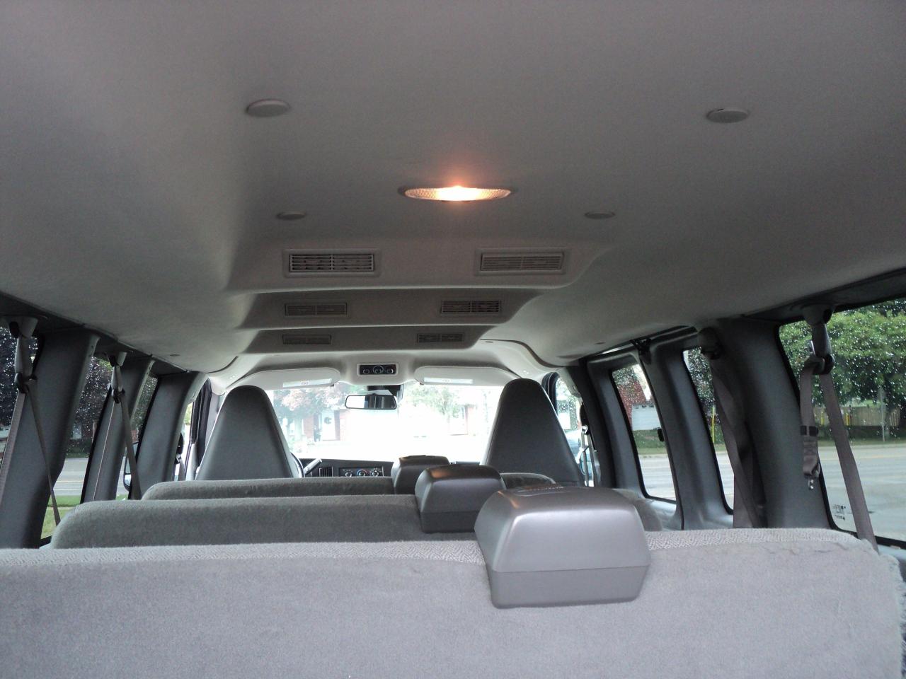 2023 GMC Savana LT 3500 RWD 4.3L6cyl 15Passenger 155"WB BackUpCam - Photo #16