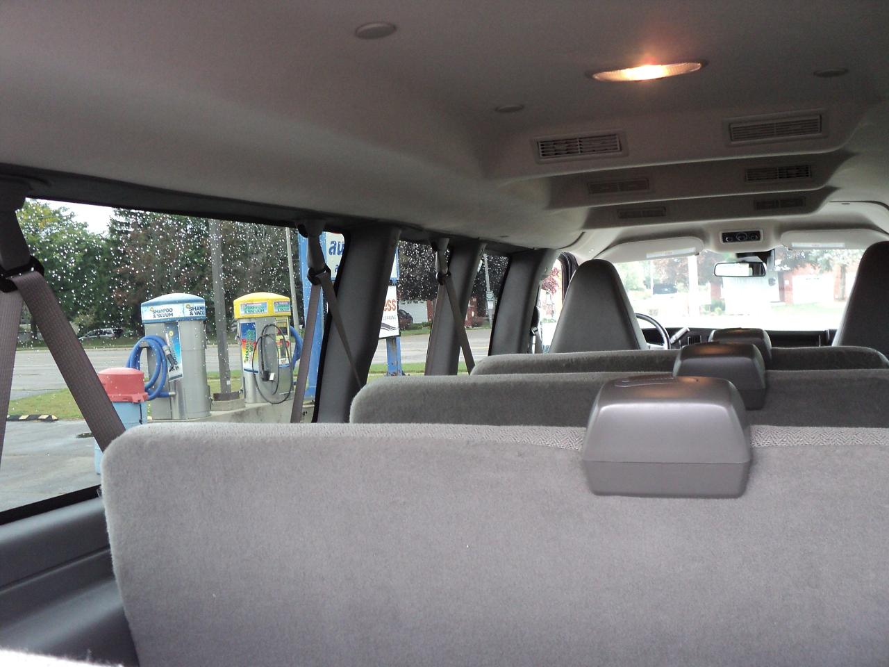 2023 GMC Savana LT 3500 RWD 4.3L6cyl 15Passenger 155"WB BackUpCam - Photo #18