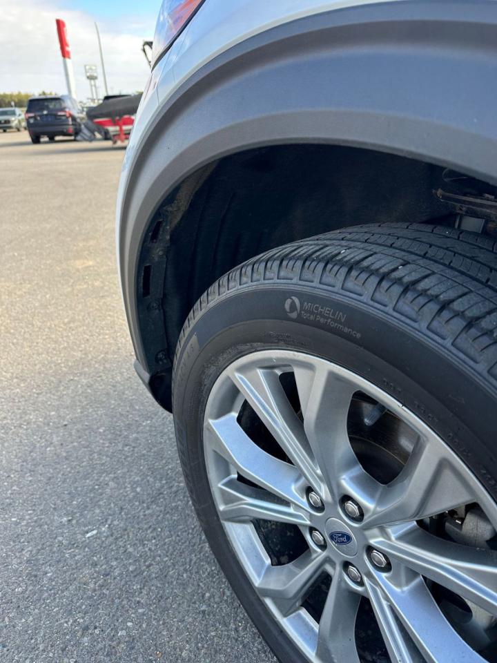 2021 Ford Explorer XLT 4WD Photo