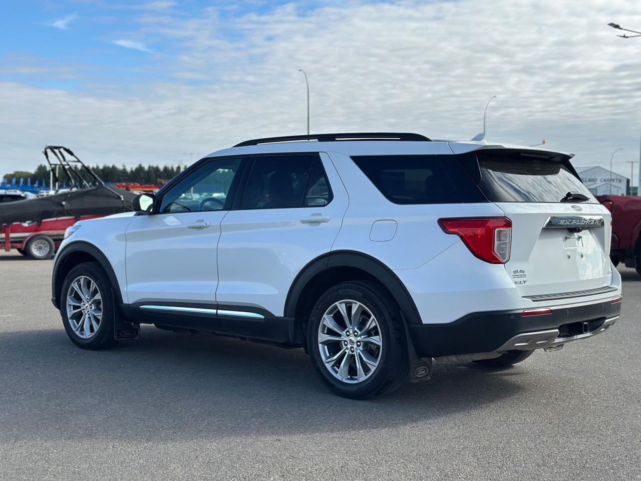 2021 Ford Explorer XLT 4WD Photo