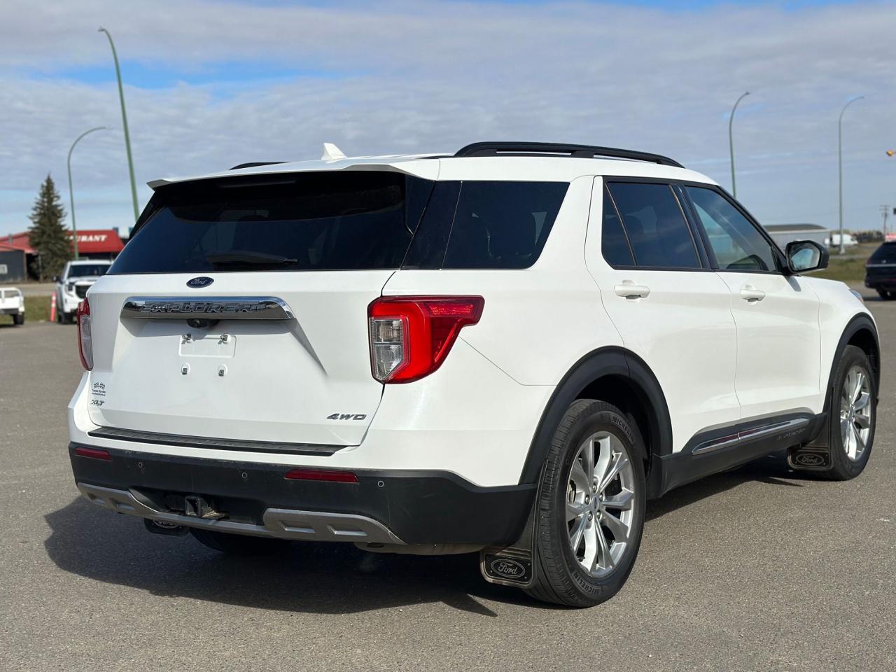 2021 Ford Explorer XLT 4WD Photo4