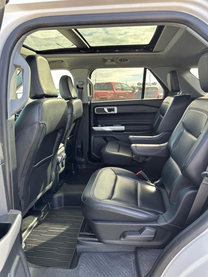 2021 Ford Explorer XLT 4WD Photo