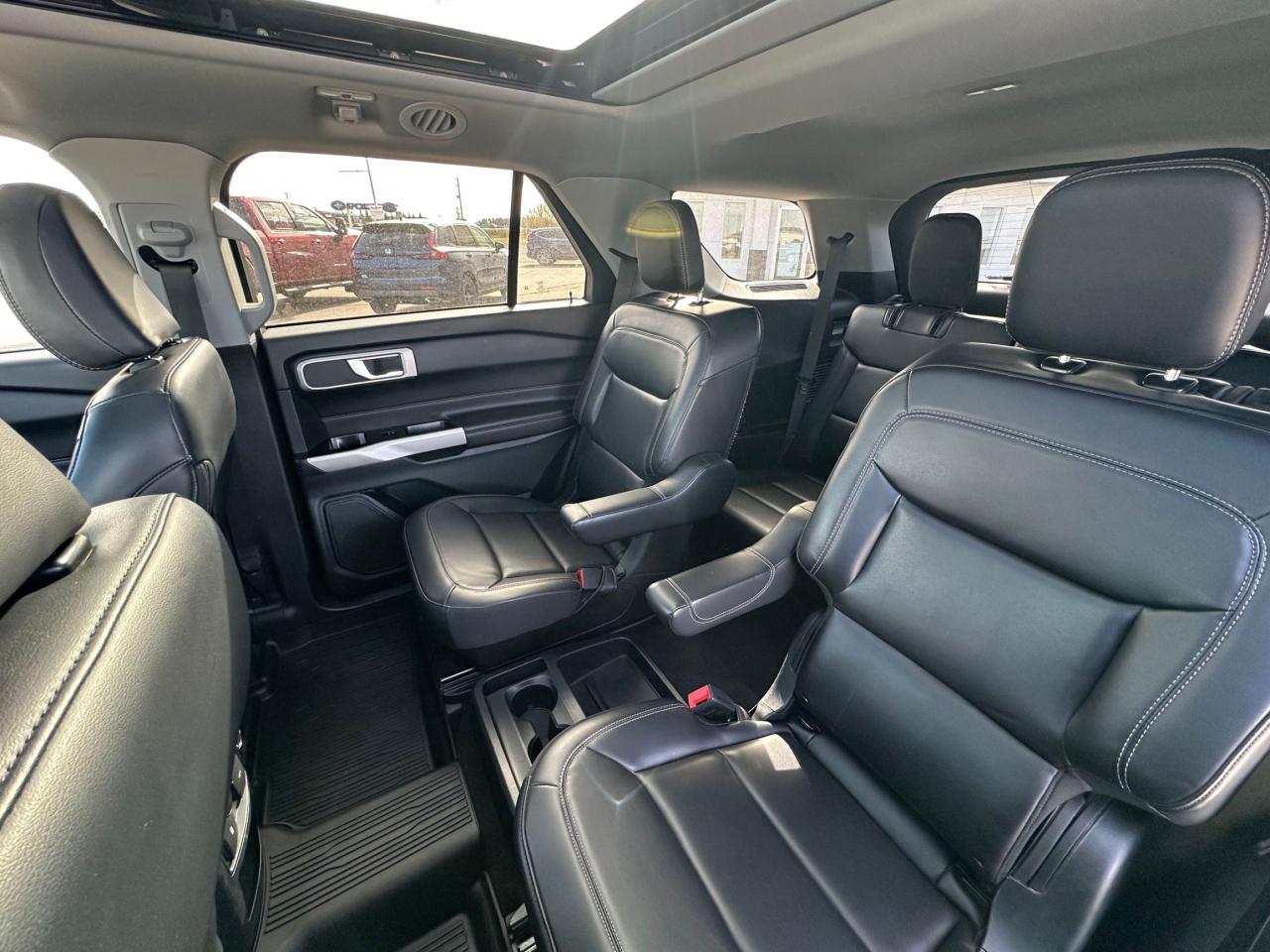 2021 Ford Explorer XLT 4WD Photo