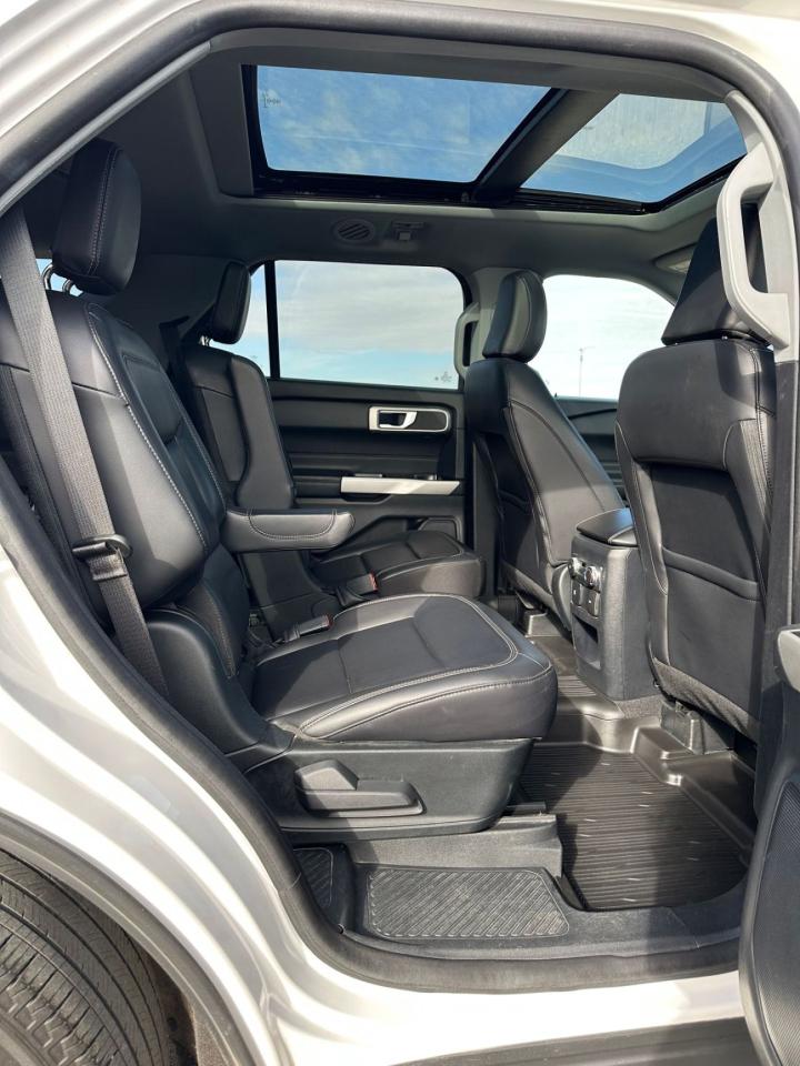 2021 Ford Explorer XLT 4WD Photo