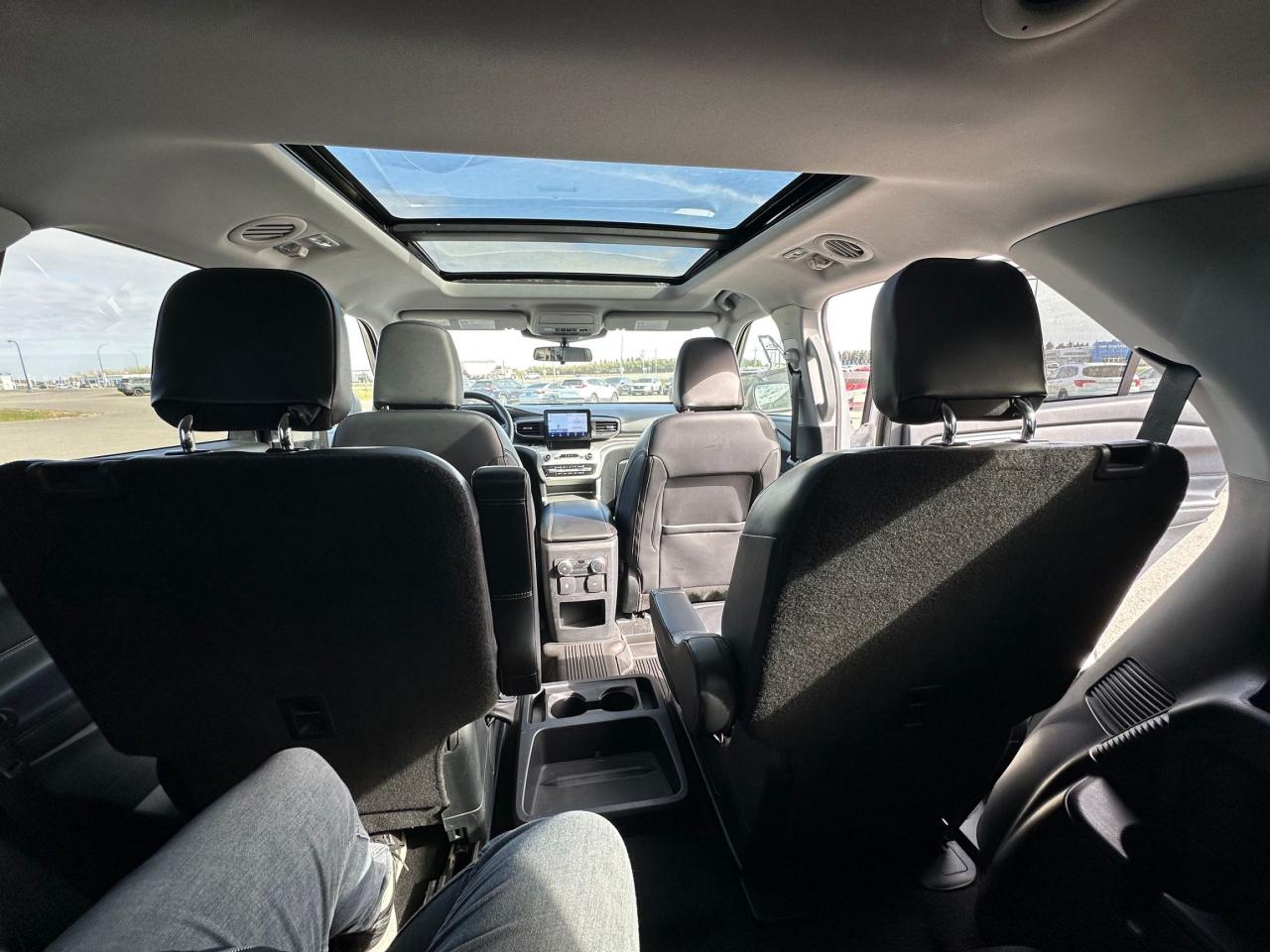 2021 Ford Explorer XLT 4WD Photo