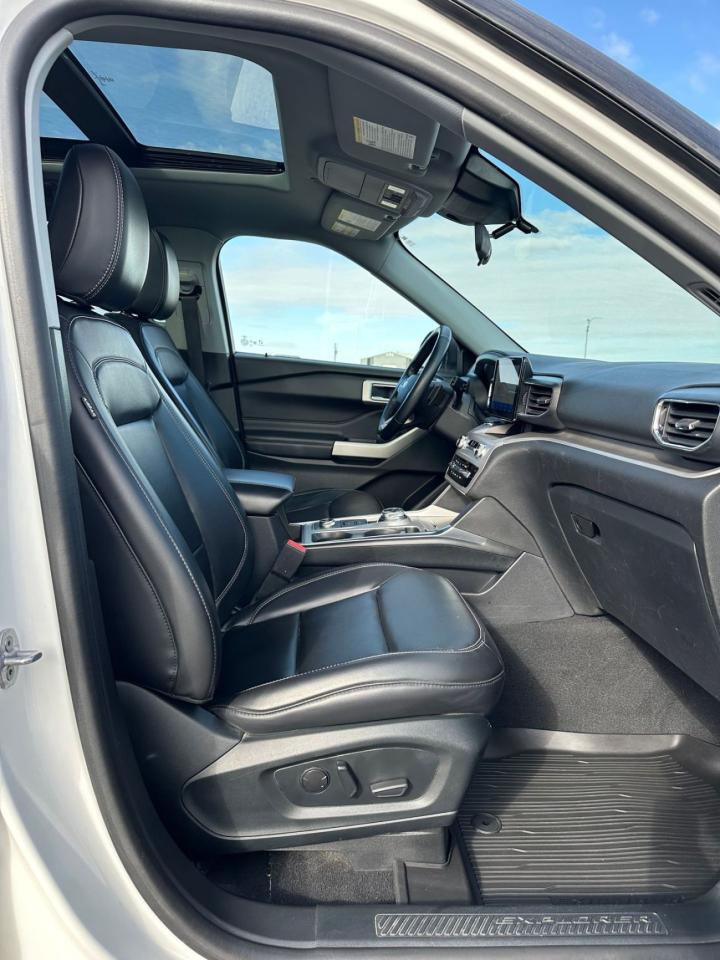 2021 Ford Explorer XLT 4WD Photo