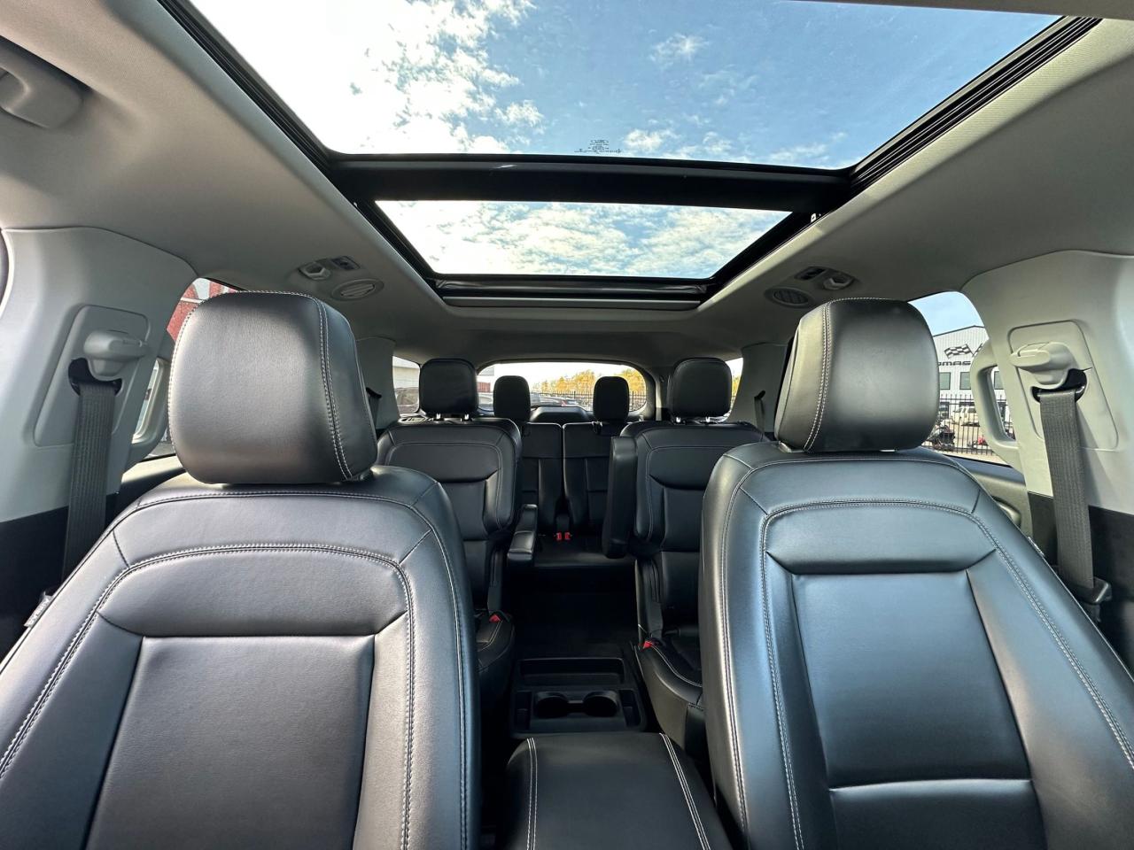 2021 Ford Explorer XLT 4WD Photo