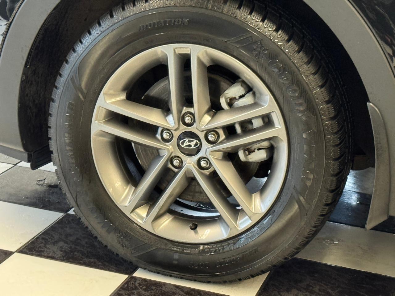 2017 Hyundai Santa Fe Sport Premium+Camera+Bluetooth+LOW KMS+CLEAN CARFAX Photo