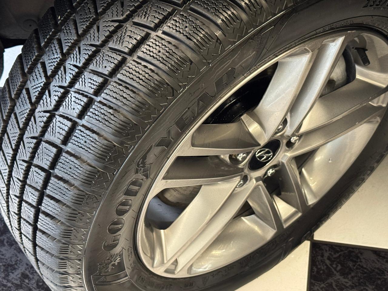 2017 Hyundai Santa Fe Sport Premium+Camera+Bluetooth+LOW KMS+CLEAN CARFAX Photo