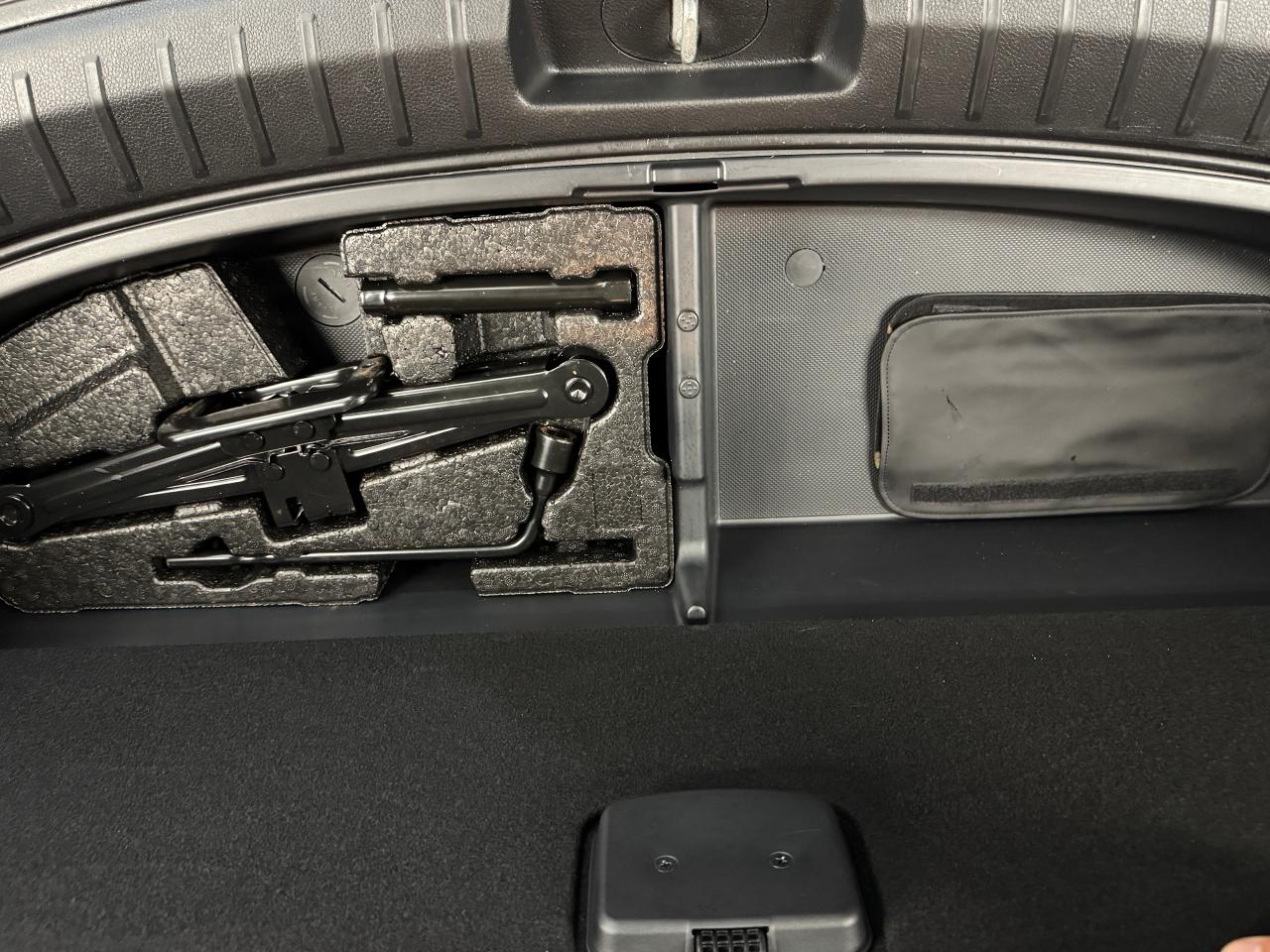 2017 Hyundai Santa Fe Sport Premium+Camera+Bluetooth+LOW KMS+CLEAN CARFAX Photo