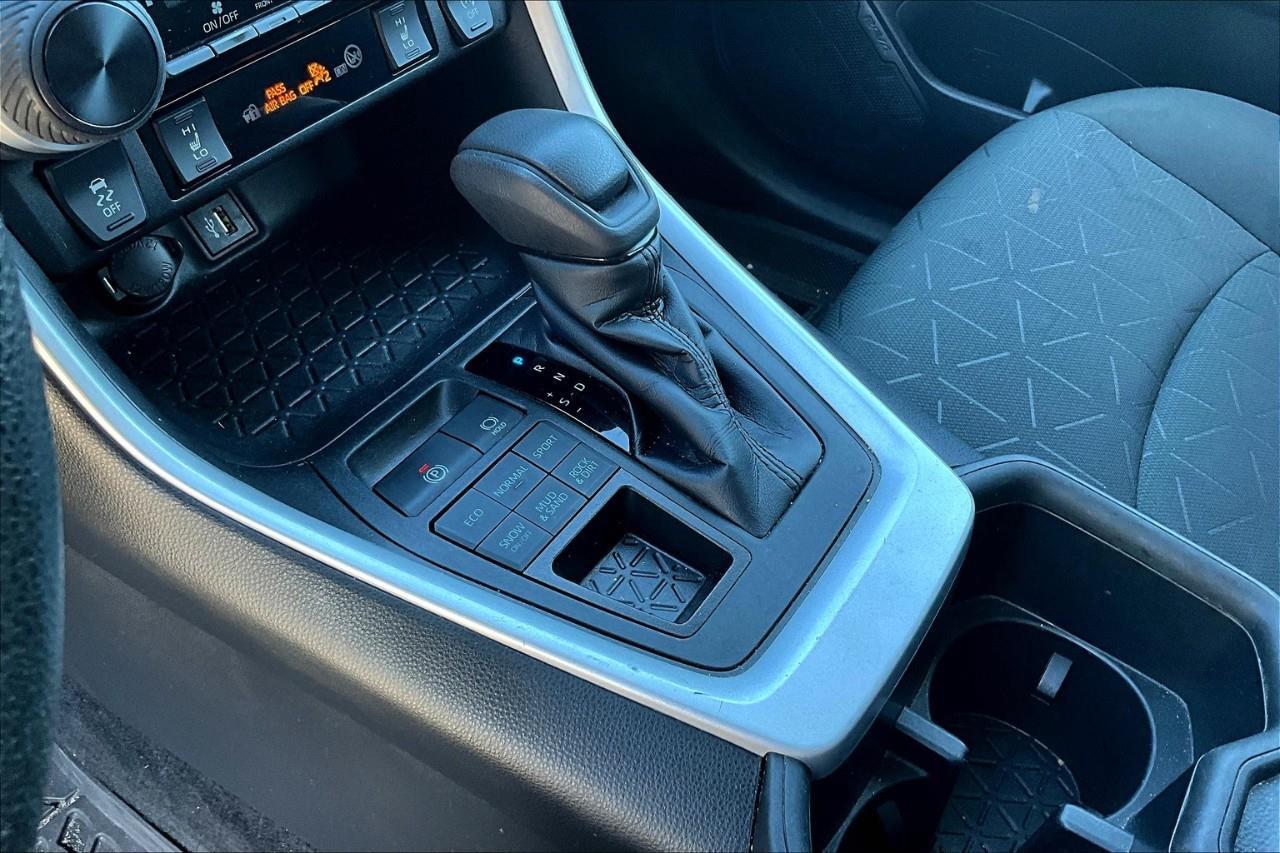 2023 Toyota RAV4 LE Photo