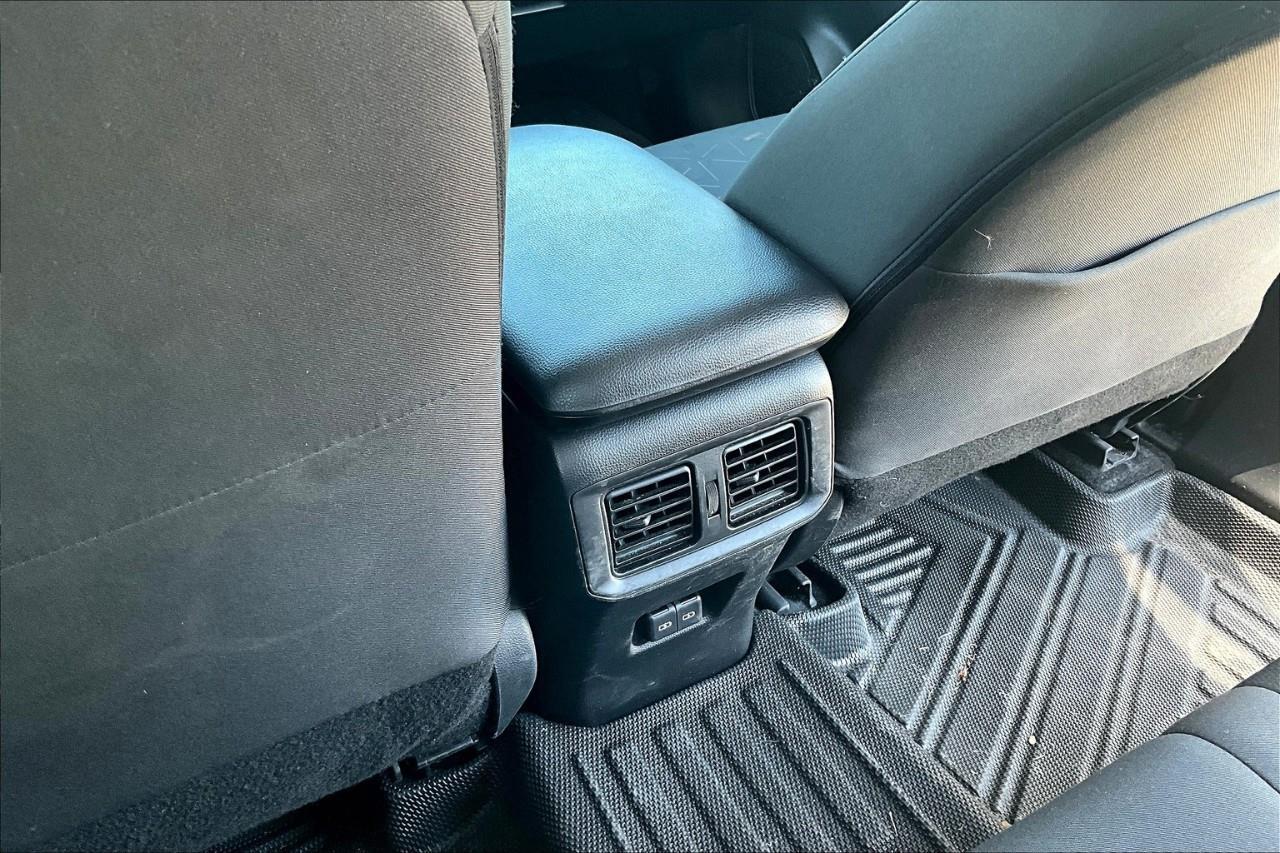 2023 Toyota RAV4 LE Photo