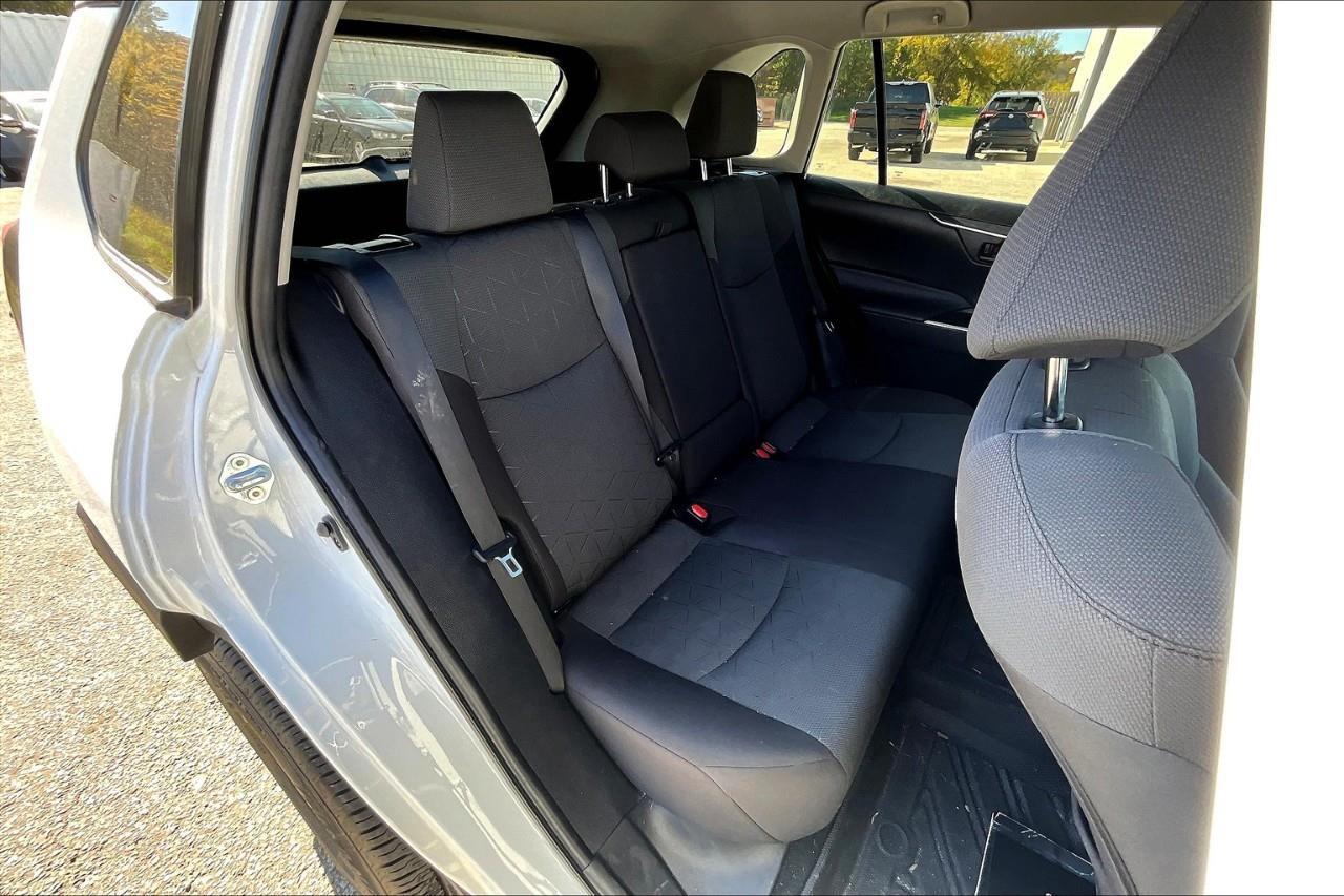 2023 Toyota RAV4 LE Photo