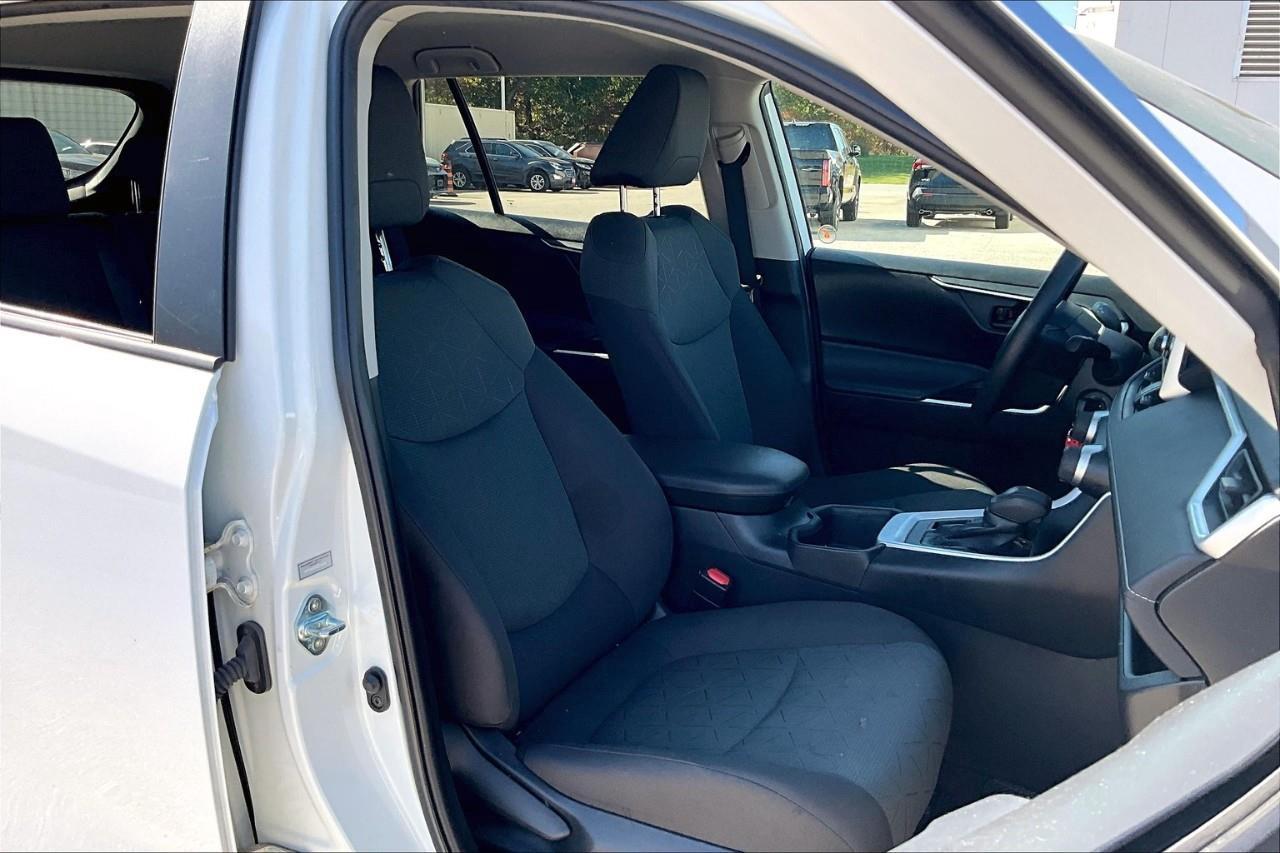 2023 Toyota RAV4 LE Photo