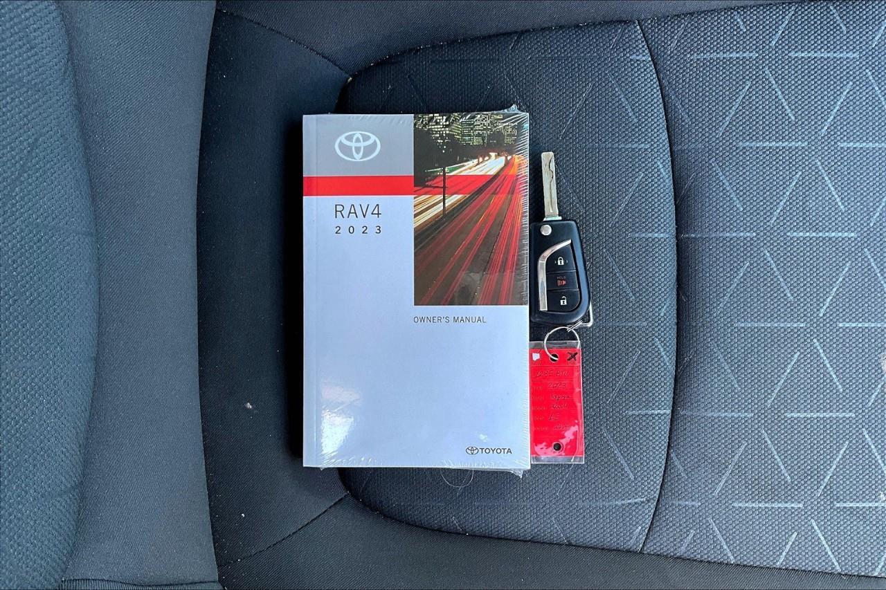 2023 Toyota RAV4 LE Photo