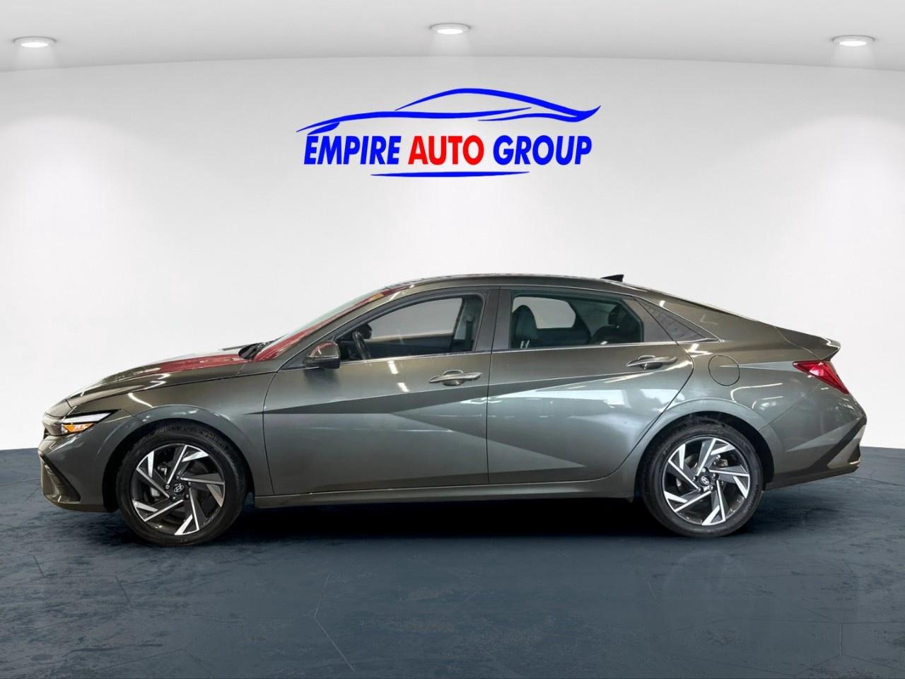 2025 Hyundai Elantra EXL Photo4