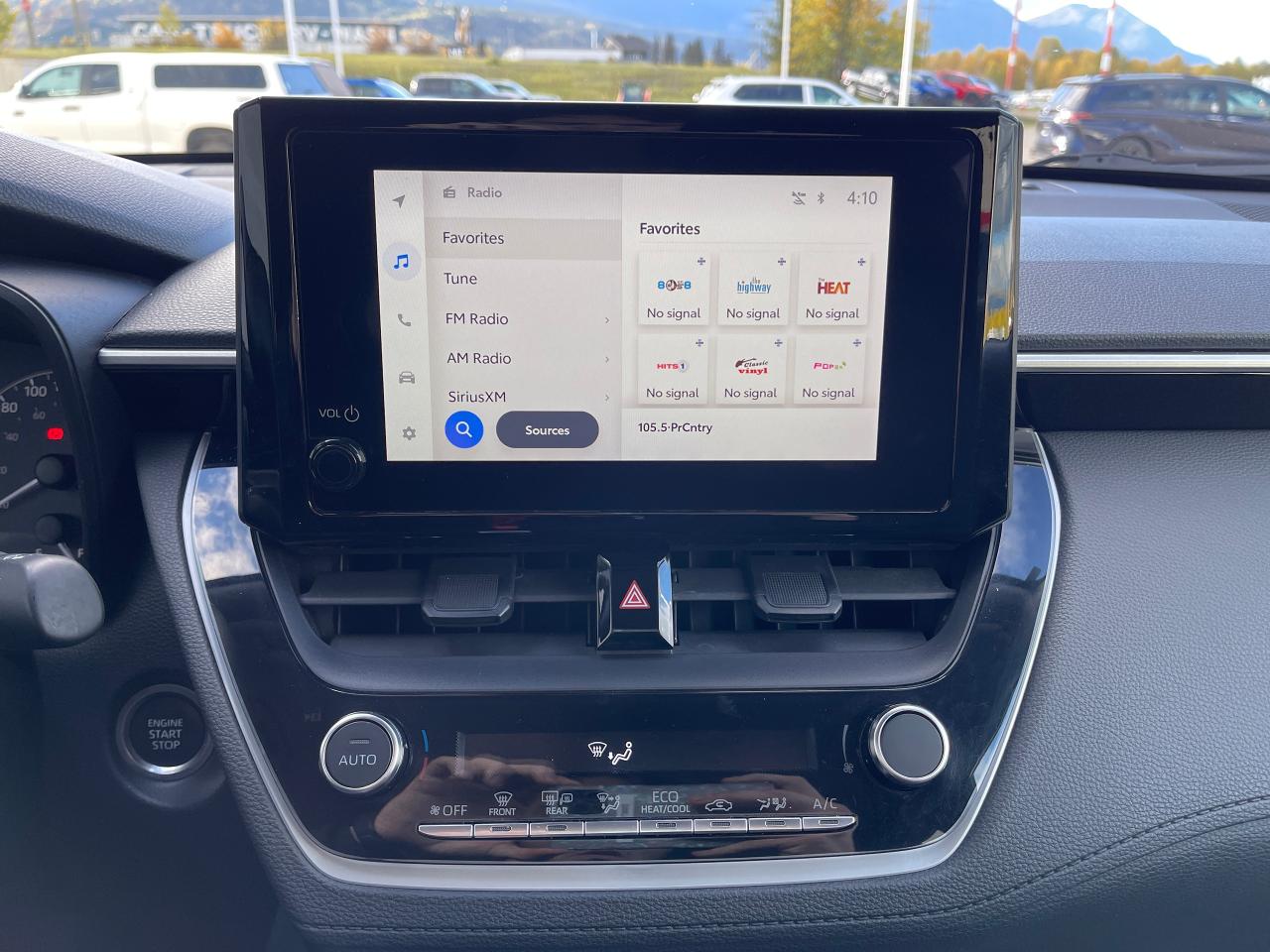2023 Toyota Corolla Cross LE Photo