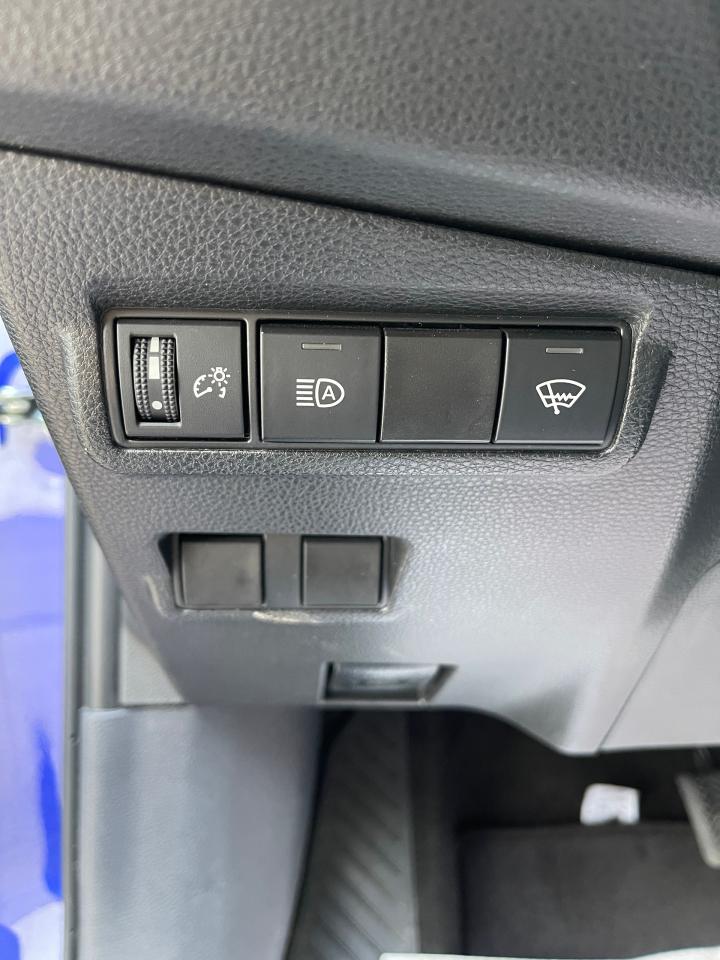 2023 Toyota Corolla Cross LE Photo