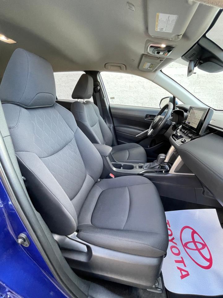 2023 Toyota Corolla Cross LE Photo