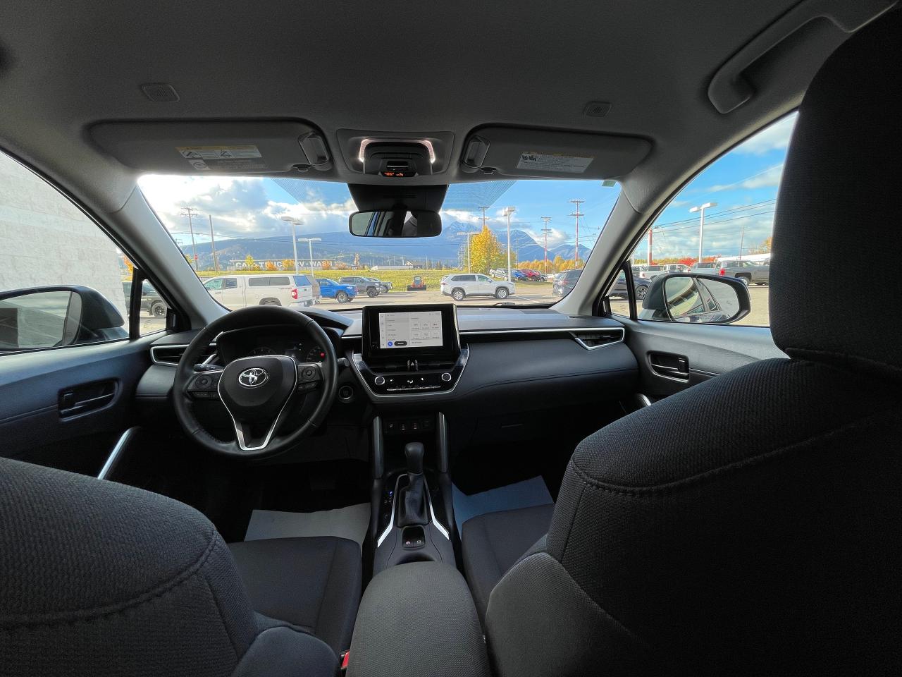 2023 Toyota Corolla Cross LE Photo