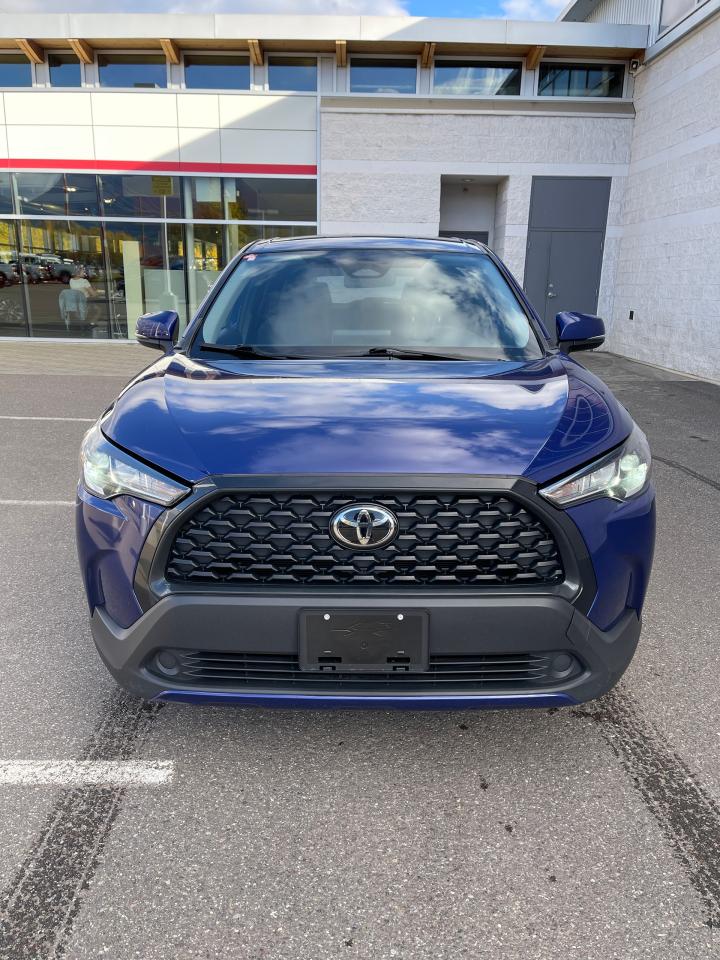 2023 Toyota Corolla Cross LE Photo1