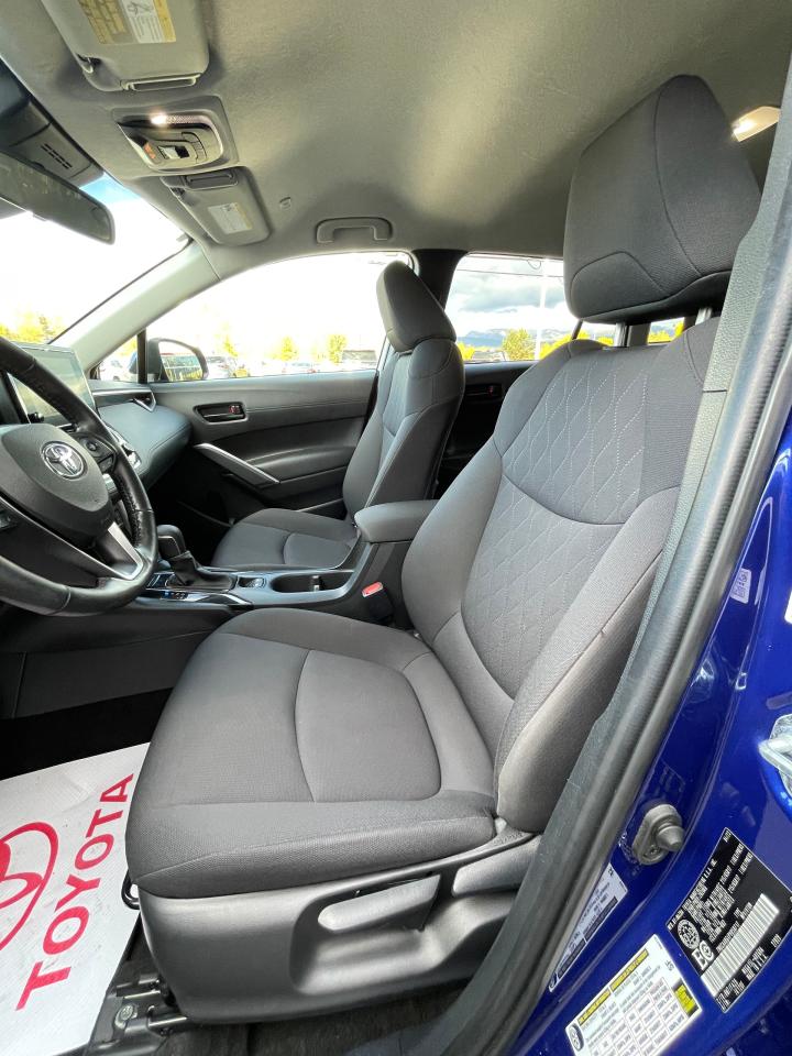 2023 Toyota Corolla Cross LE Photo