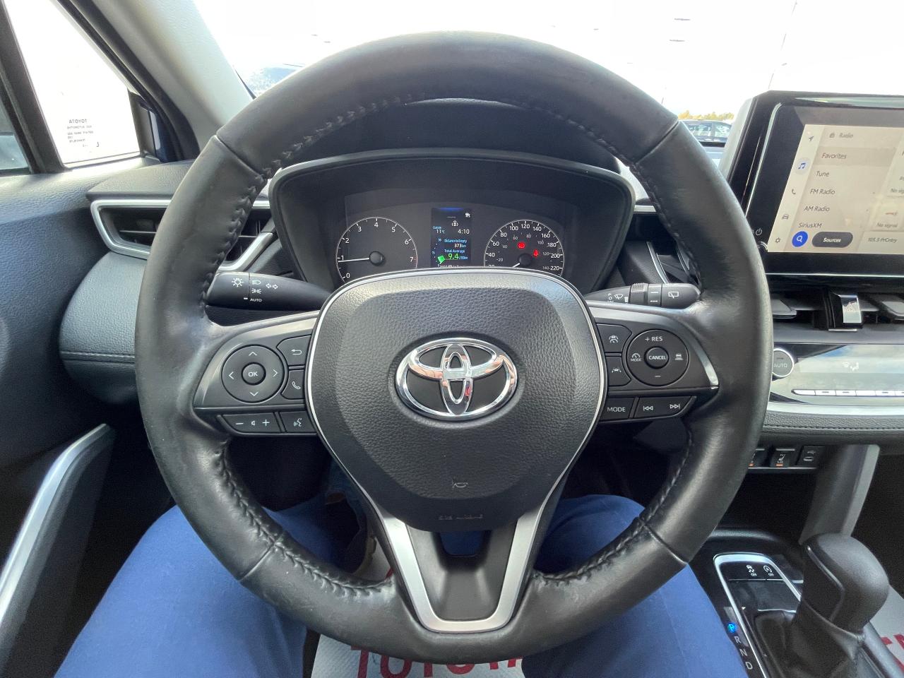 2023 Toyota Corolla Cross LE Photo