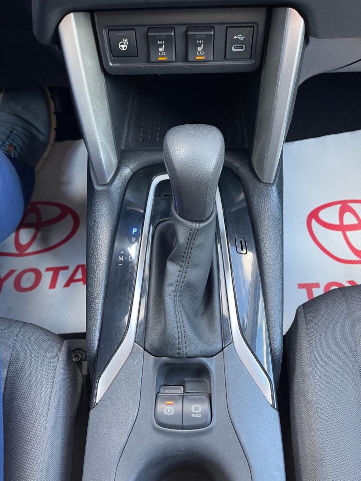 2023 Toyota Corolla Cross LE Photo