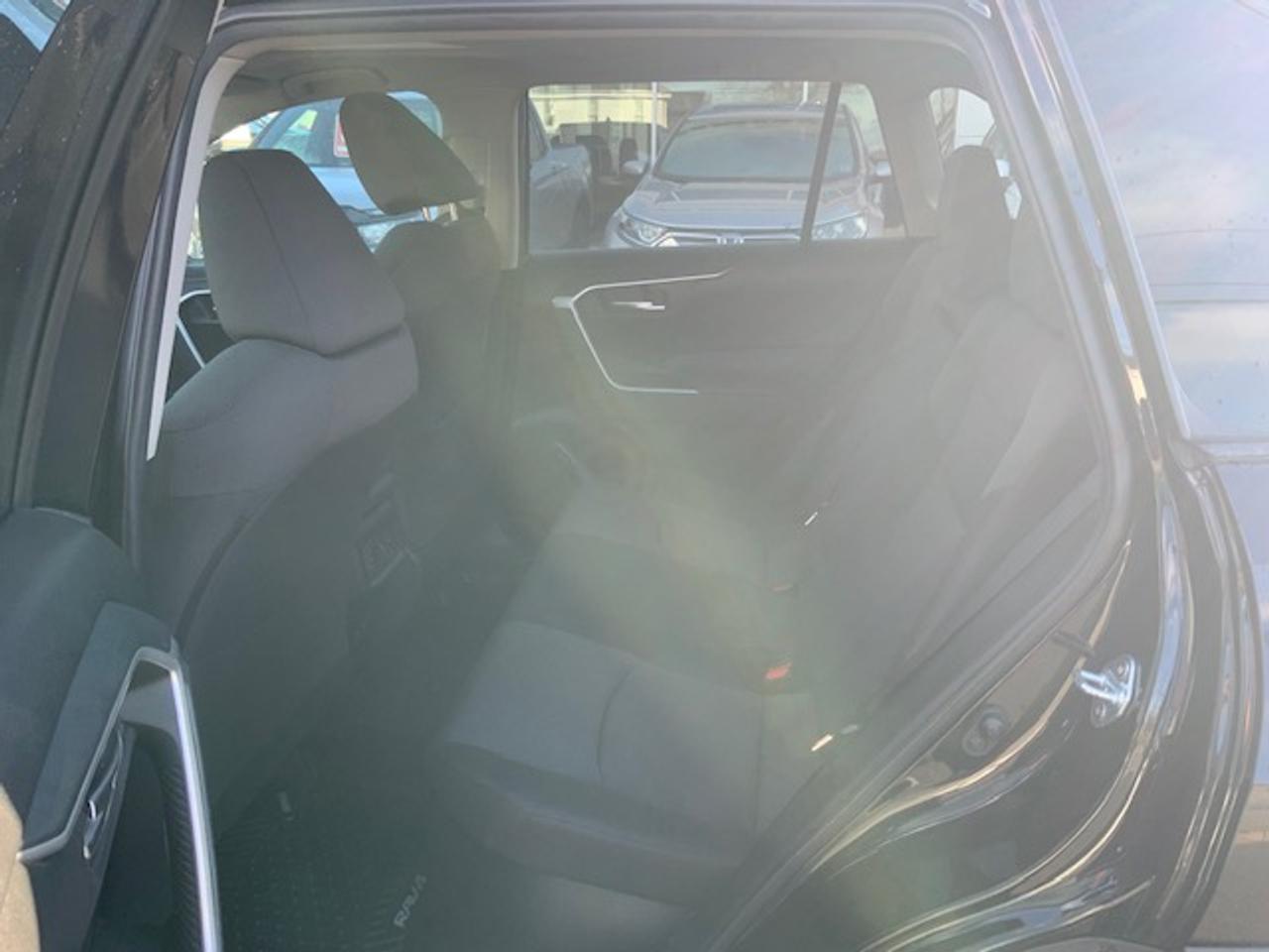 2023 Toyota RAV4 Hybrid XLE Photo