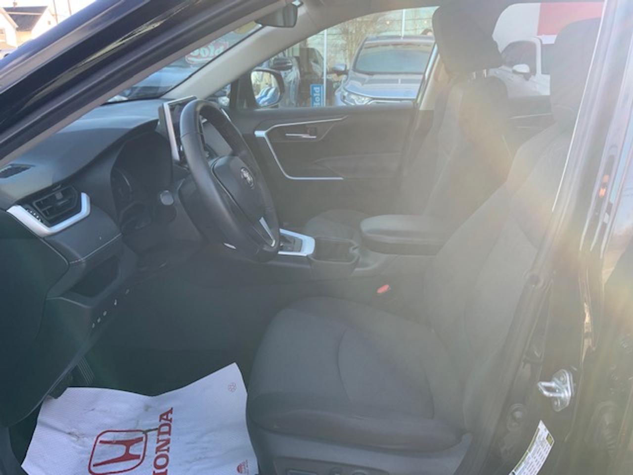 2023 Toyota RAV4 Hybrid XLE Photo