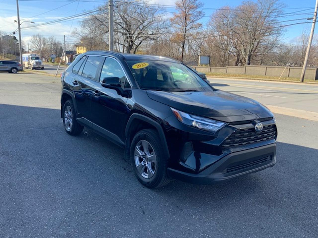 2023 Toyota RAV4 Hybrid XLE Photo