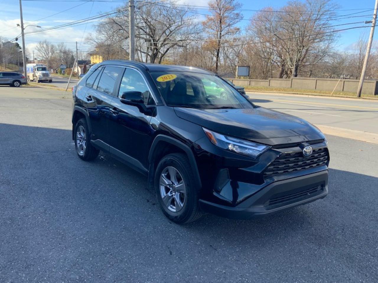 2023 Toyota RAV4 Hybrid XLE Photo3