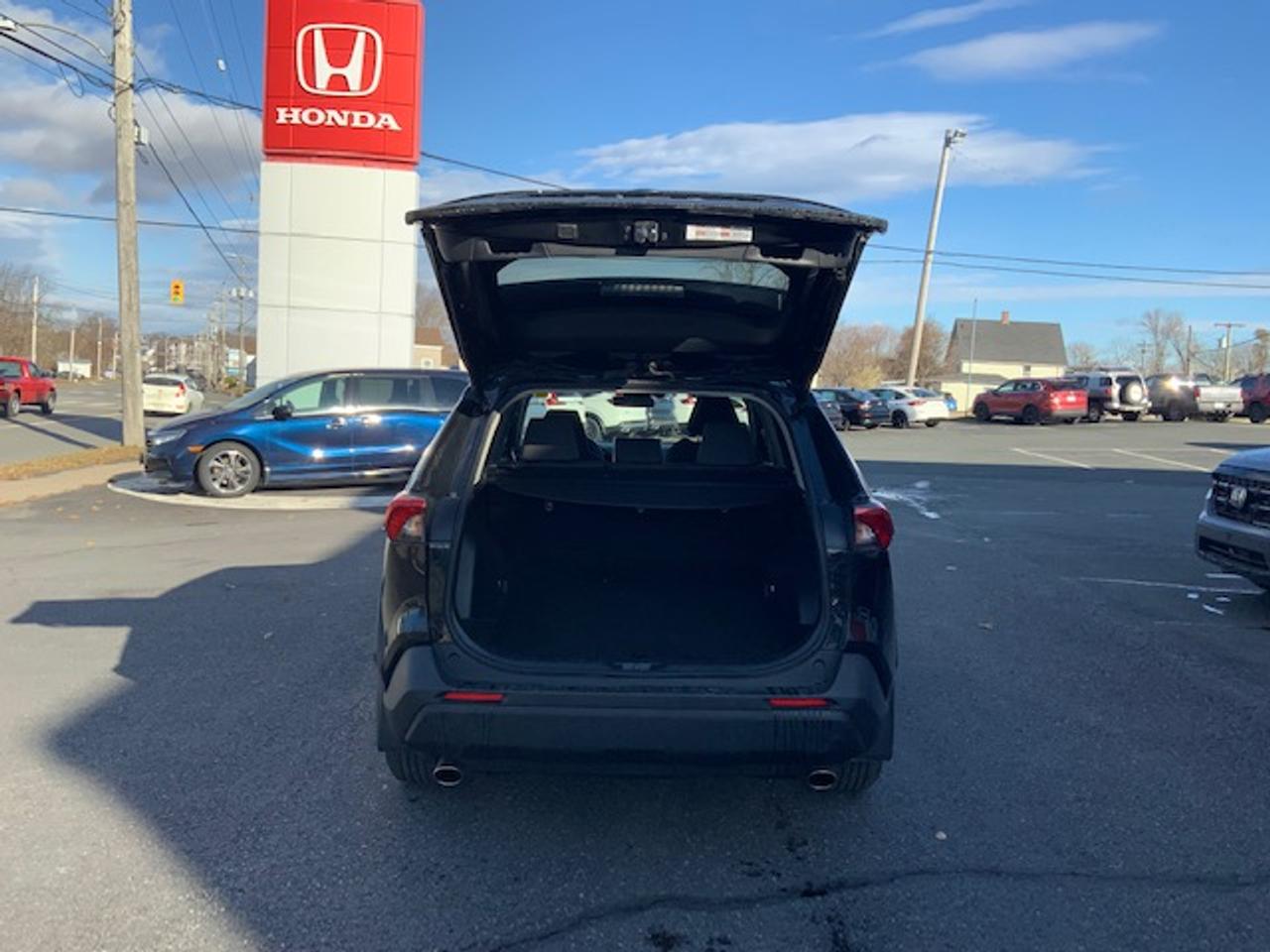 2023 Toyota RAV4 Hybrid XLE Photo