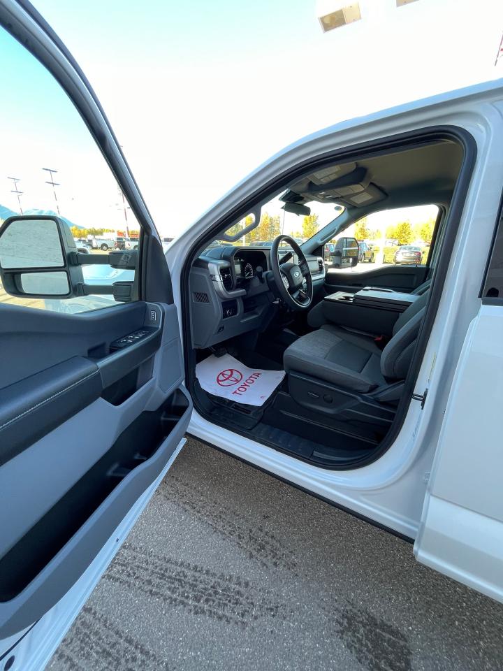 2025 Ford F-350 Super Duty SRW XLT Photo
